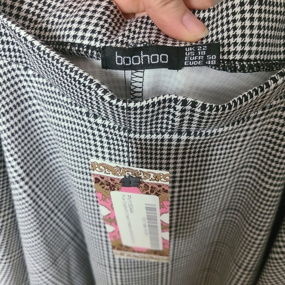 Boohoo Dogtooth Pinafore Skirt Size US 18 NWT - Picture 6 of 8
